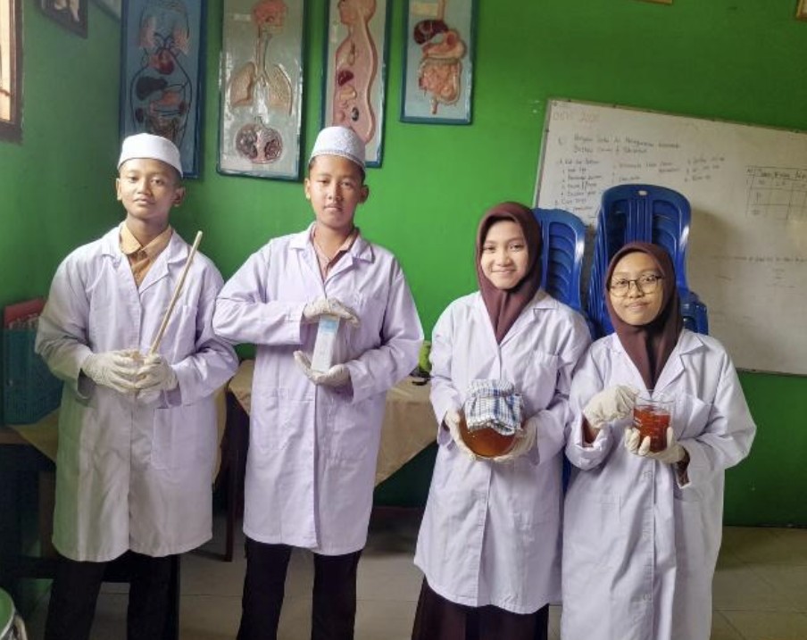 BIOFERMIX: KOMBINASI KOMBUCHA DAN UWUH SEBAGAI MINUMAN PROBIOTIK HALAL